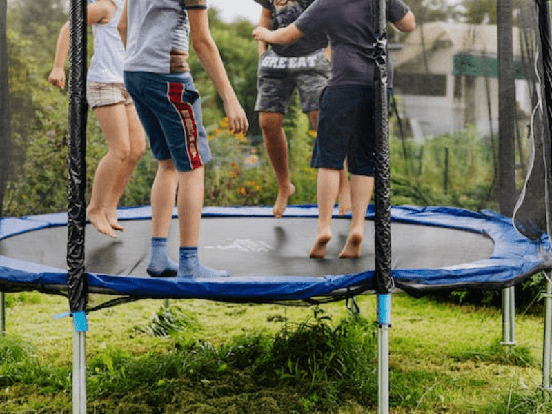 děti trampolína.p