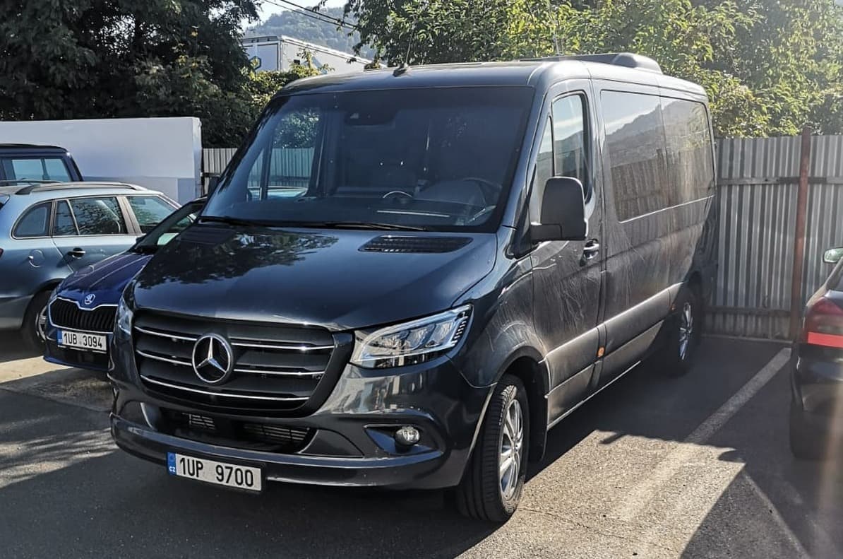 Mercedes Benz Sprinter 3,5t dodávka střední - 5 míst, 2,7T tažné